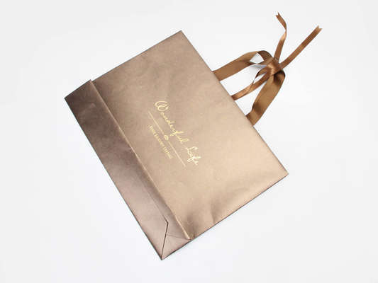 Sacs en papier irisés d'or lumineux sérigraphiant les sacs-cadeaux de papier de Brown