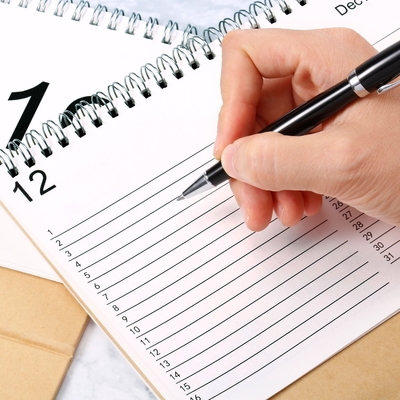 2023 Calendrier mensuel d'impression Calendrier de bureau en carton 1400gsm 1800gsm