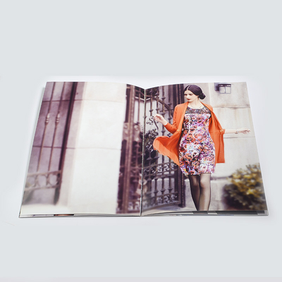 Magazine mat brillant de stratification de catalogue imprimant l'OEM fait sur commande polychrome de livrets